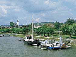 Embarcaes sobre o rio Reno